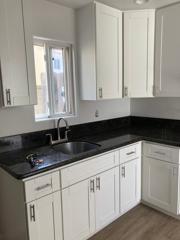kitchenkitchen - 3033 Carleton St