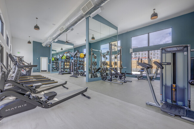 Gimnasio - NOVEL Daybreak by Crescent Communities