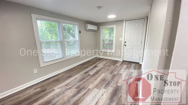 Foto del edificio - Beautiful 2 Bedroom 1 Bathroom Home in Ind...