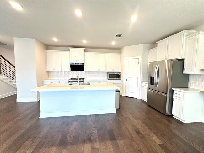Foto del edificio - 15701 Ellinger Dr
