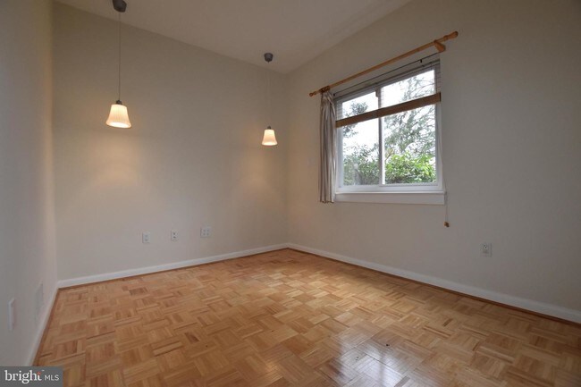 Building Photo - 5009 Del Ray Ave