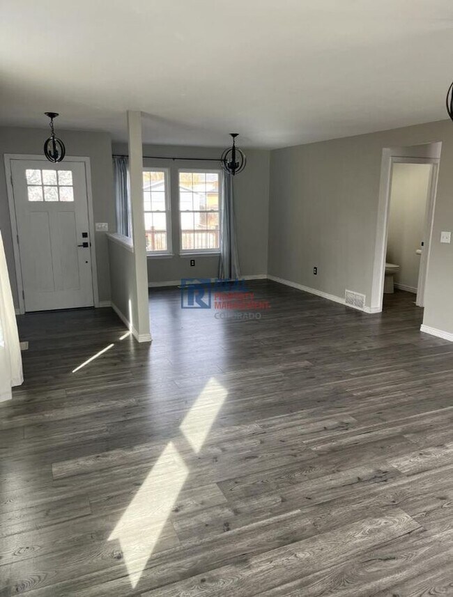 Building Photo - 502 Mallard Dr