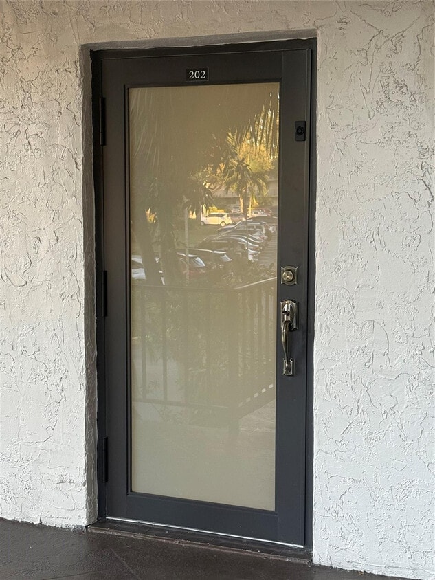 Foto principal - 9360 Lime Bay Blvd