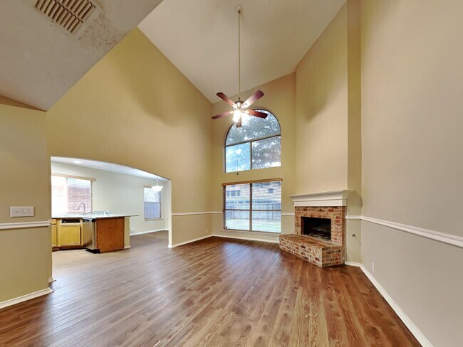 Building Photo - 1105 Iron Horse Dr