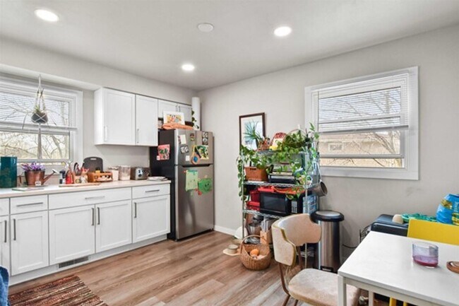 Building Photo - 917 Buena Vista Dr.