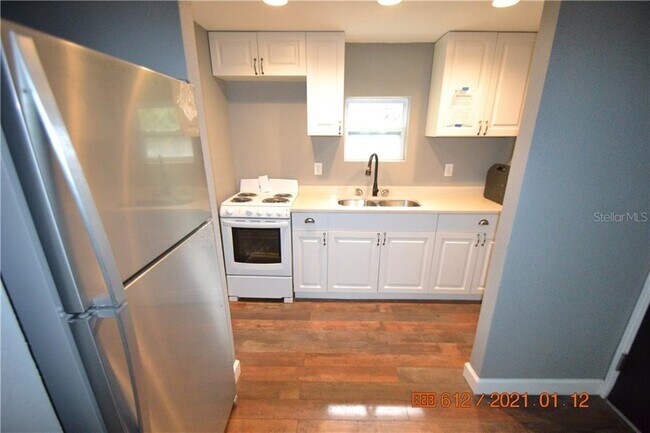 Building Photo - 419 Stremma Rd
