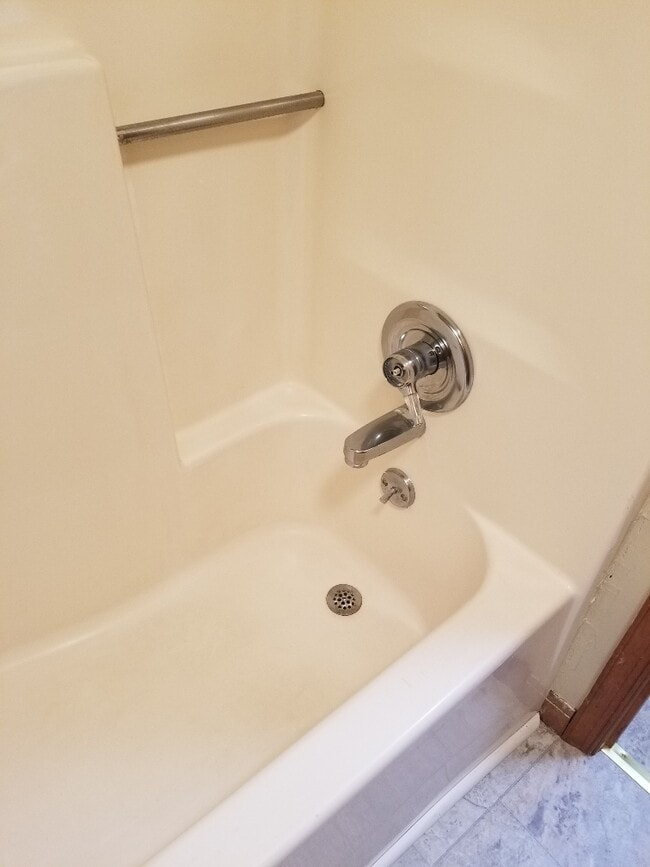 bathtub - 222 Stribling Ave