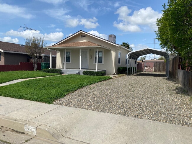 Charming 2-Bedroom, 1-Bath Home with Modern Updates on a Spacious Lot - Charming 2-Bedroom, 1-Bath Home with Modern Updates on a Spacious Lot