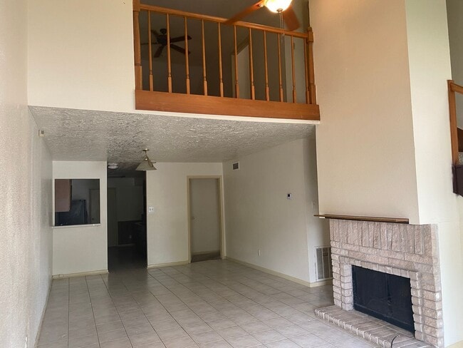 Photo - 4 Bedroom For Rent! $500 off the First mon... House