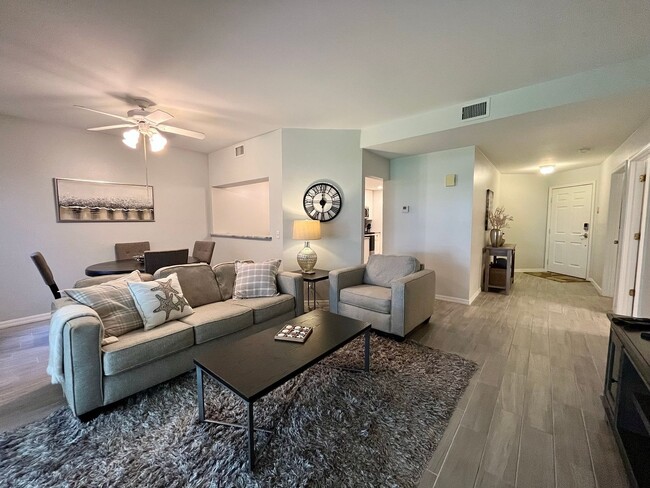 Building Photo - Turnkey Furnished 2 Bedroom Condo OR Unfur...