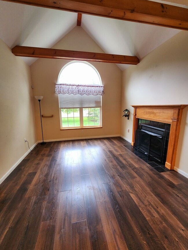 Building Photo - Beautiful 4 Bedroom house in Tobyhanna wit...