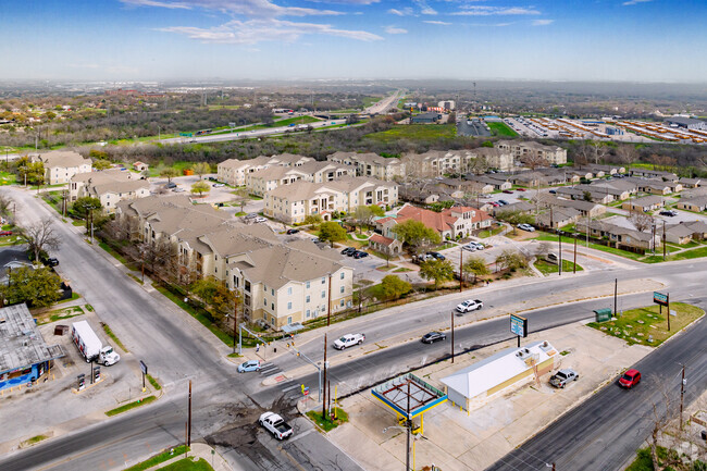 Aerial Context - Rosemont at Highland Park