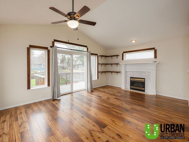 Building Photo - West Hills Gem – Space, Style & Prime Location!