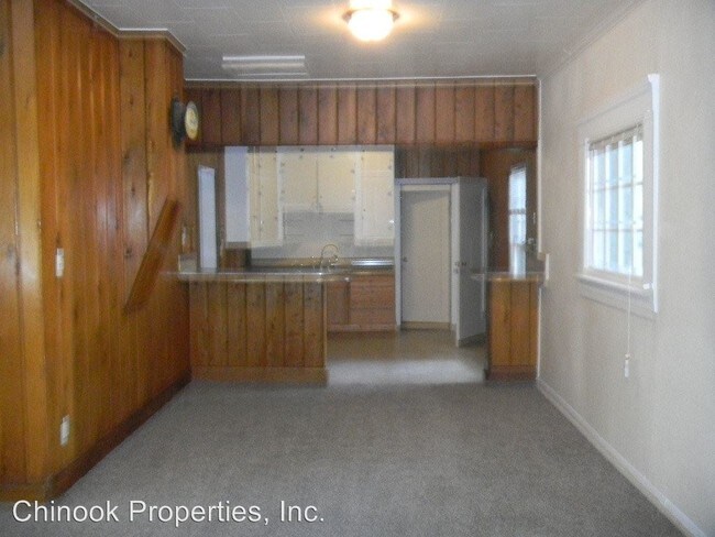 Building Photo - 304 Adams St