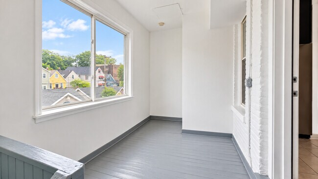 Foto del edificio - 2833 N Albany Ave