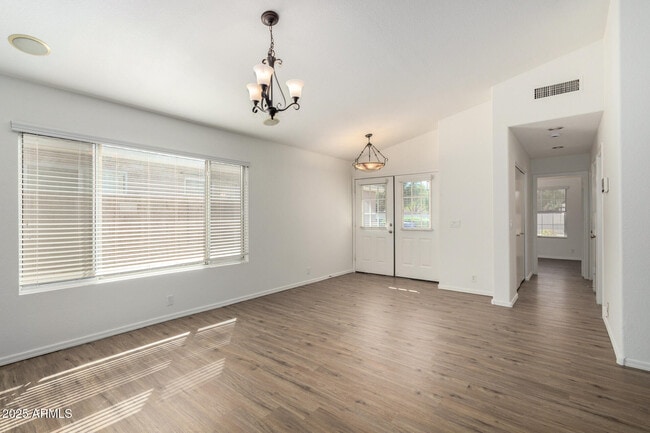 Building Photo - 1328 E Binner Dr