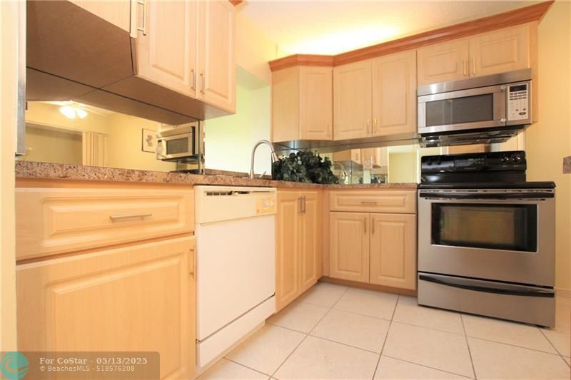Primary Photo - 17 Willowbrook Ln