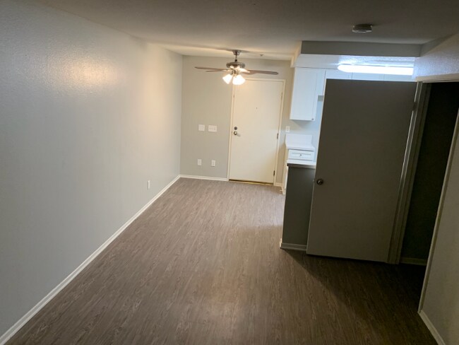 Foto del edificio - 1501 N Brea Blvd