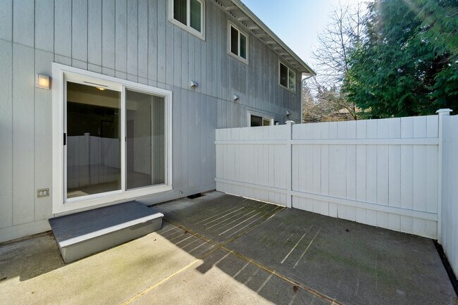 Foto del edificio - Everett Duplex - 3 bedrooms