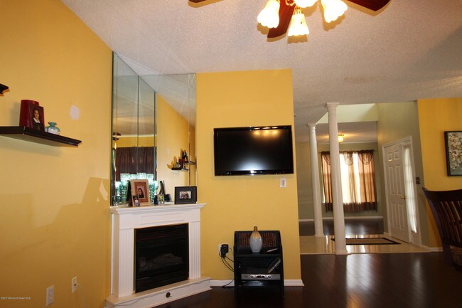 Building Photo - 53 Cheyenne St