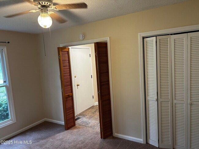 Foto del edificio - 1003 Stillwood Cir