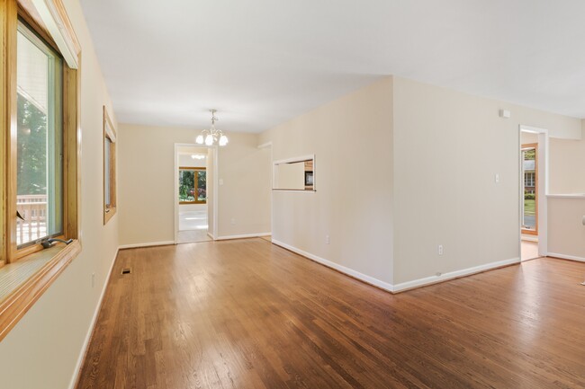 Building Photo - 2527 Swift Run St