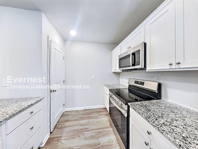 Foto del edificio - Lovely 3-Bedroom Home with Modern Amenitie...