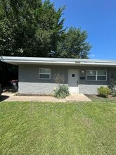 Building Photo - 402 Dyer St