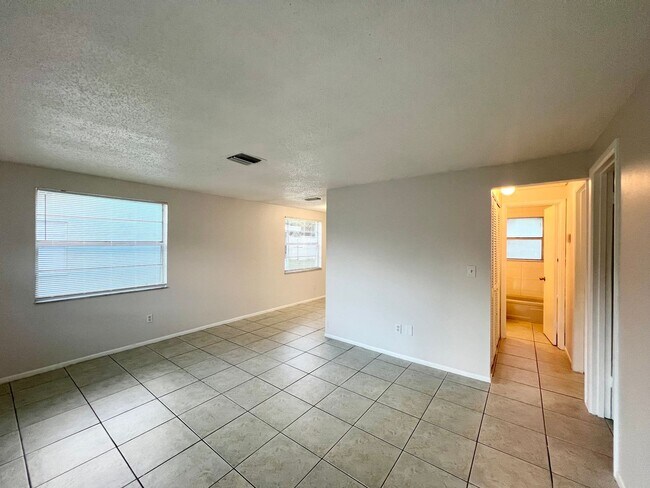 Foto del edificio - 2716 52nd Ave Dr W