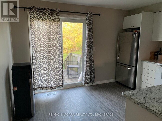 Photo du bâtiment - 310 Oakdale Ave