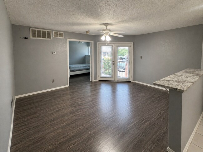 Foto del edificio - 1704 Baird Farm Cir