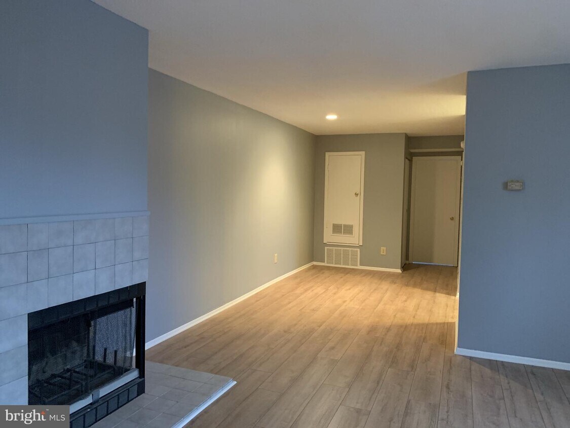 11914L Tarragon Rd Unit L, Reisterstown, MD 21136 Room for Rent in