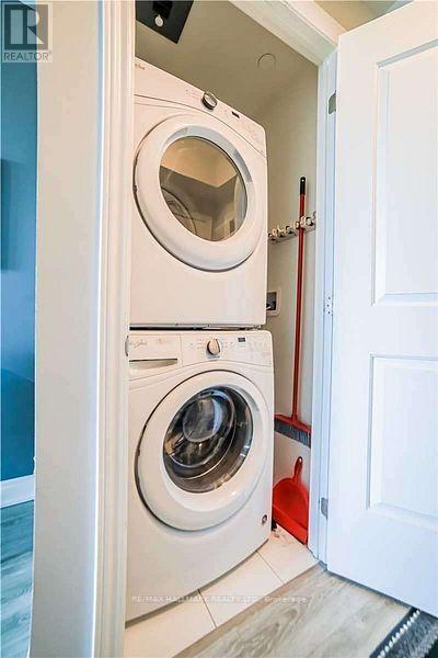 Building Photo - 9618 Yonge St