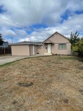 Building Photo - 41 E Pine St