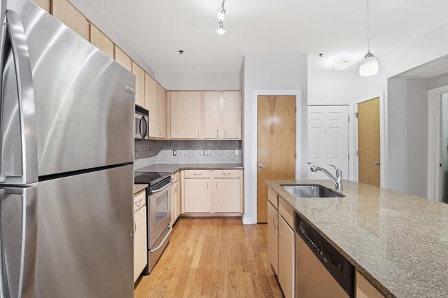 Building Photo - Bristol On Broadway Nashville