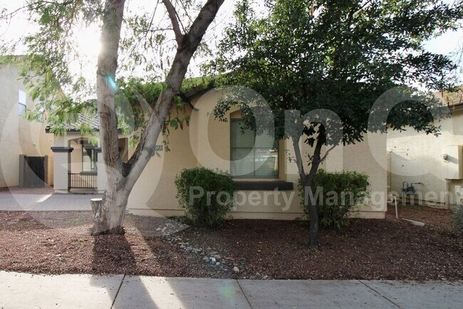 Building Photo - 2040 S Falcon Dr