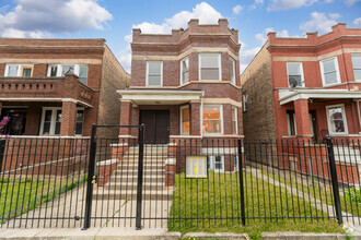 Building Photo - 923 N Drake Ave