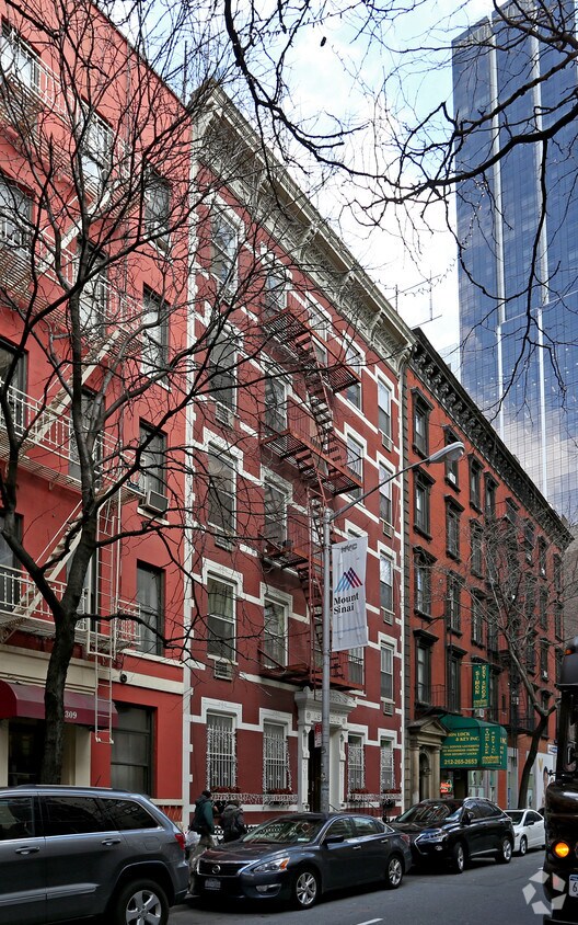 Foto del edificio - 307 W 55th St