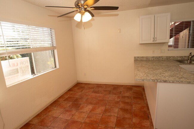 Building Photo - Bright and Charming 3 Bedroom 2 Bath Condo with Patio and A/C!