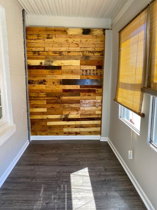 Building Photo - Newly Updated 3-Bedroom Townhome in Darby!...