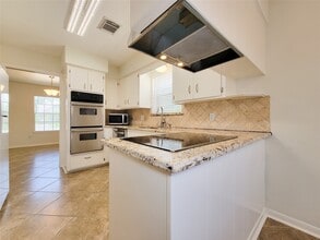 Building Photo - 2115 Forest Oaks Dr