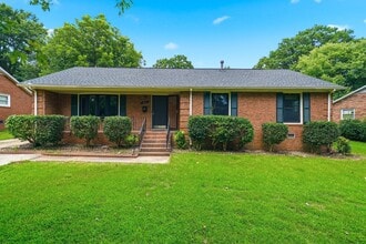Building Photo - 4815 Carriage Dr Cir