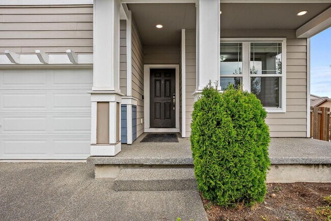 Foto del edificio - Spacious Spanaway Home w/ A/C & 5 Bedrooms...