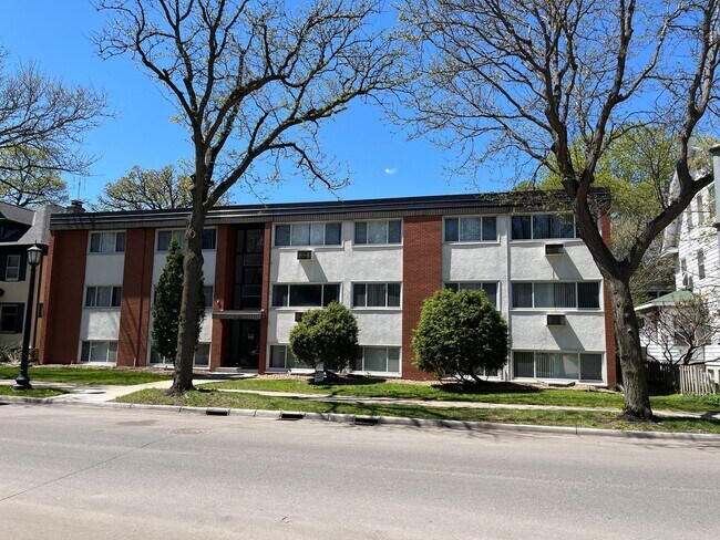 Foto del edificio - 2832 Humboldt Ave S.