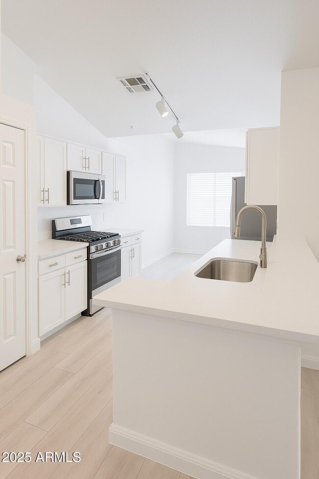 Building Photo - 13450 N 103rd Pl