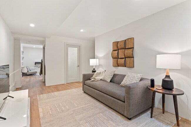 Building Photo - 724 Peralta Ave