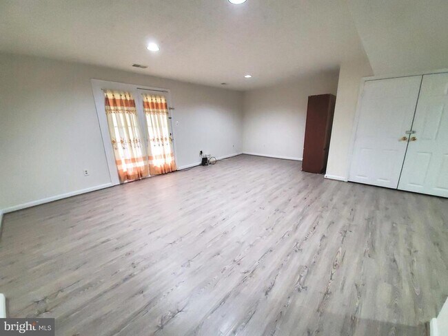 Foto del edificio - 7495 Digby Grn