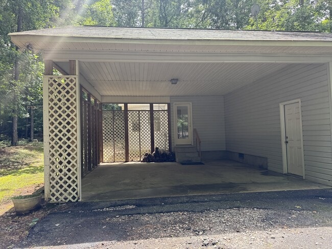Building Photo - 112 Oak Leaf Cir
