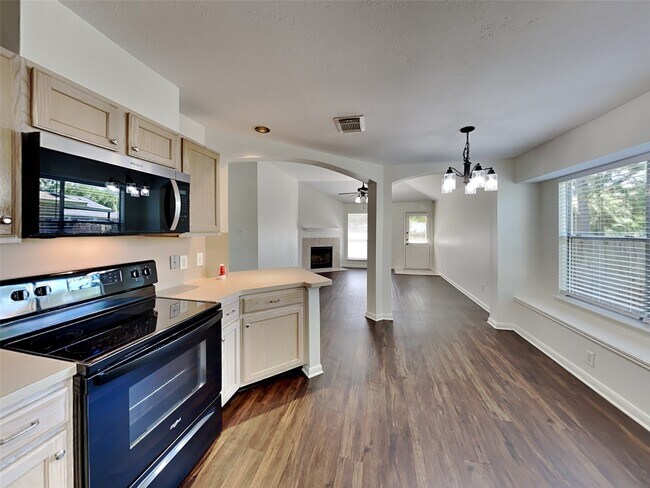 Building Photo - 10467 Twin Circles Dr