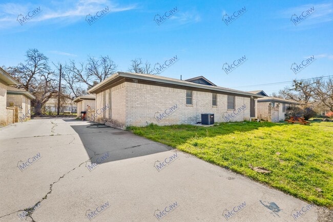 Foto del edificio - **Section 8 Accepted** Cute 2/1.5 Duplex i...